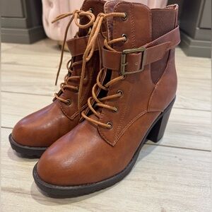 NWOB! ADRIANA NEW YORK Mila Boots